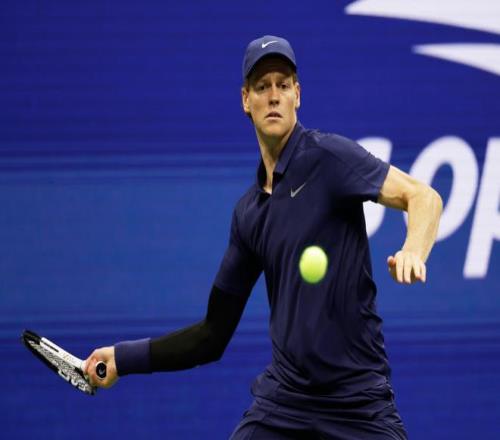 三盘61，辛纳81分钟横扫布勃利克晋级美网男单八强