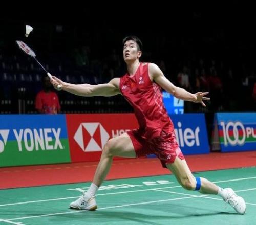 羽毛球世锦赛男单首轮：李诗沣不敌田中涌士，翁泓阳晋级