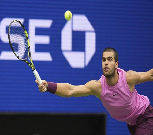 首盘二度破发拿下，阿尔卡拉斯暂10领先辛纳