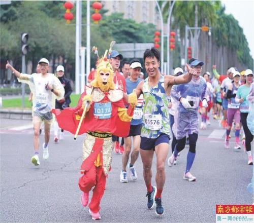 “小孩哥”玩转篮球“女飞人”田径冲刺侨都“体育旋风”刮起来