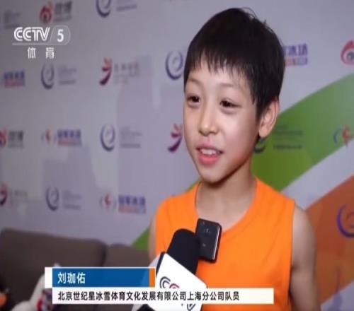 棒！9岁花滑小将刘伽佑完成阿克塞尔三周跳，成人组比赛排名第三