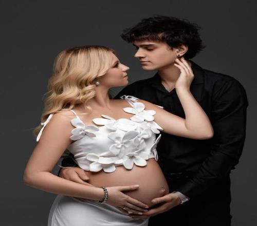 祝福，21岁冬奥会亚军特鲁索娃诞下一名男婴