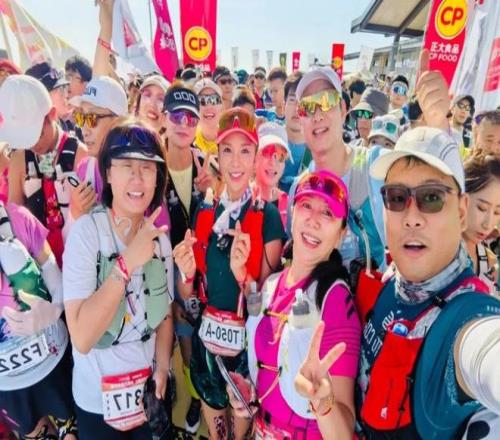 朱迅再战越野！尚义草原天路越野跑20公里顺利完赛