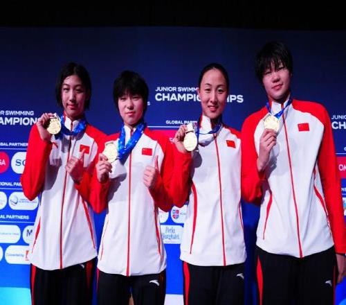 游泳世青赛女子4X200米接力：中国队力压美国队，收获冠军