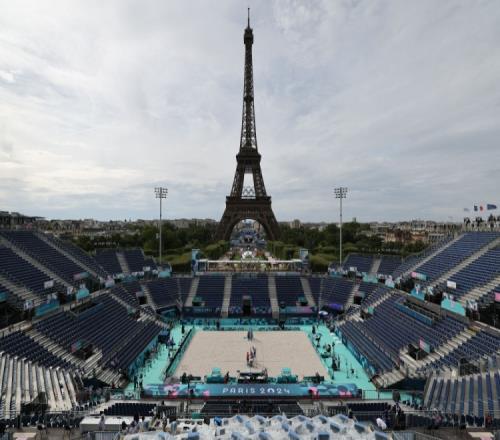 奥运会开幕夜巴黎是多云天气塞纳河也比较平静 奥运会开幕夜巴黎是多云天气塞纳河也比较平静