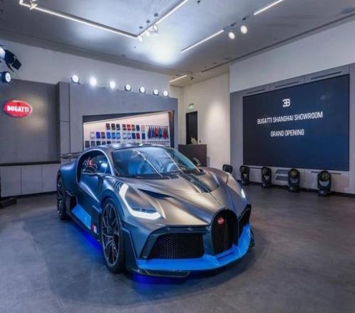 超跑界“天花板”集结黄浦江畔，全球限量40台布加迪Divo迎来国内首秀