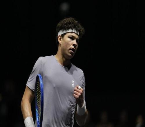 巴黎大师赛：谢尔顿20击败卢布列夫，跻身八强拿到总决赛门票